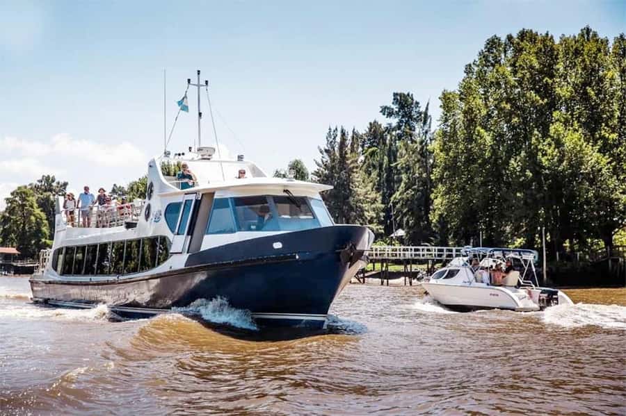 Full Day City Tour Buenos Aires, Recoleta Cemetery and Tigre - Plaza de Mayo and Teatro Colón, quick stops that set the stage