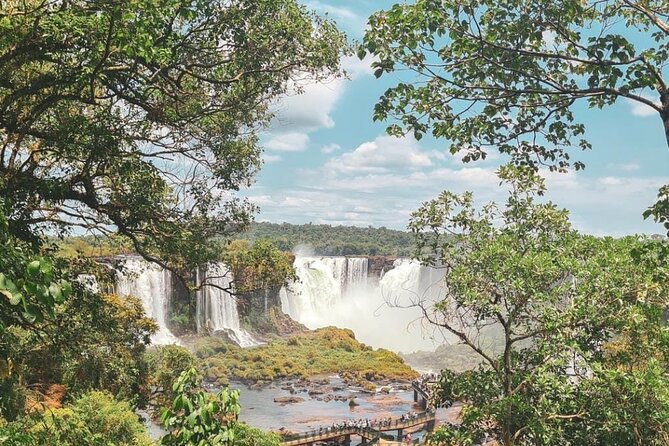 Full Tour to Brazilian Falls + Bird Park ! - Guide and group size: the part you feel most during the day