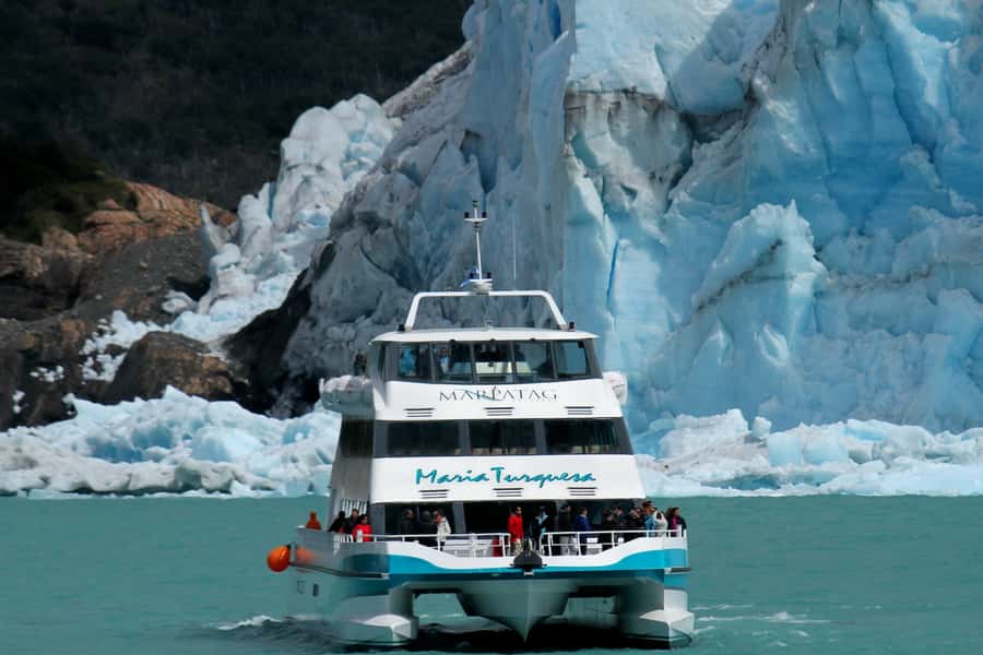 Gourmet Glacier Cruise & Footbridges of Perito Moreno - Guides and crew: the human part of a glacier day