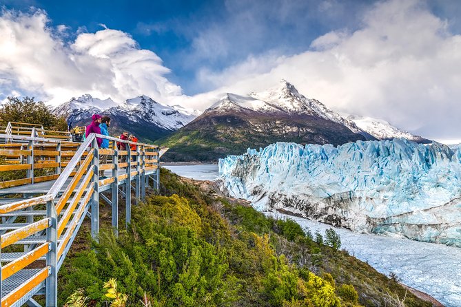 Gourmet Glaciers Navigation - A full-day glacier cruise from El Calafate, timed to the ice