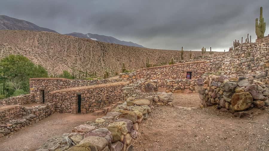 Hornocal: Tour of the 14 Colors Mountain & Humahuaca´s Gorge - Tropic of Capricornio: a quick science moment with real drama