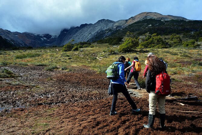 Laguna Esmeralda Trekking Adventure with Lunch - Reaching Laguna Esmeralda, lunch by the water, and peak photo time