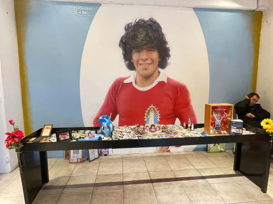 Maradona Tour: Murals, Chapel, Stadium, Museum, Casa D10S - A Maradonna café break: budget and timing, not food fantasies