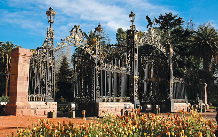 Mendoza: City tour with visit to General San Martin Park - Frank Romero Day Greek Amphitheater and the National Harvest Festival Connection