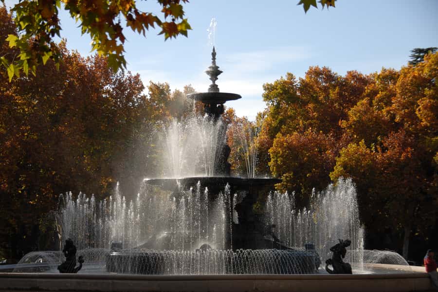 Mendoza: Half-Day Sightseeing City Tour - Skip it if you want long stays, museums, or step-free access