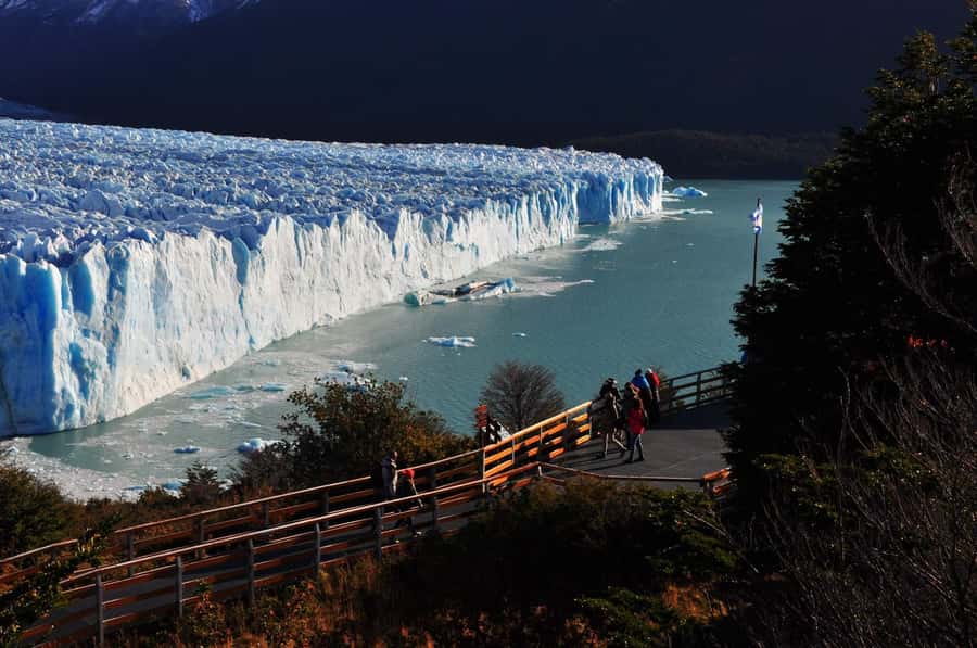Moreno Glacier: Tour from El Calafate with tour guide, walkways, and boat ride - First panoramic views inside the park: where the day clicks into place