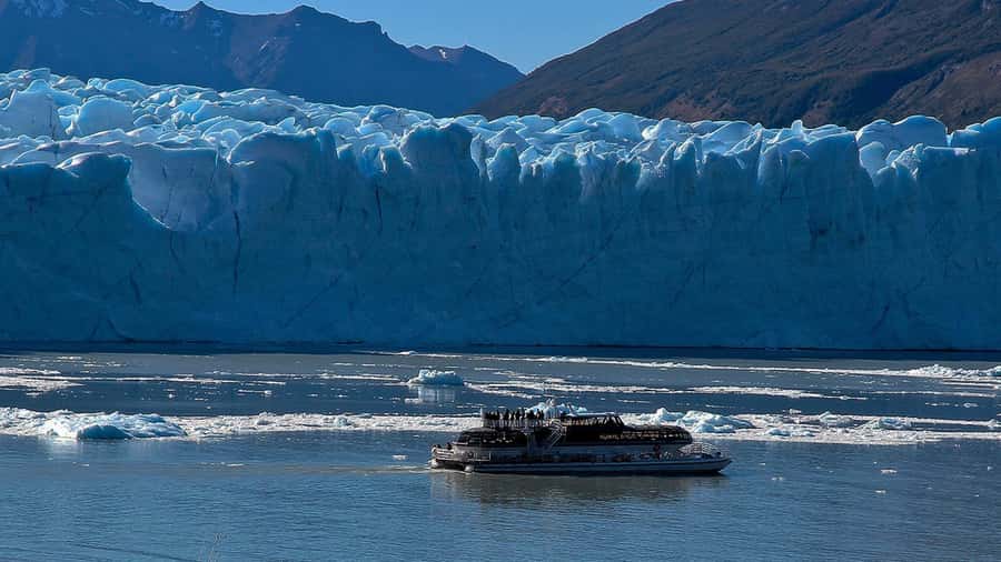Moreno Glacier: Tour from El Calafate with tour guide, walkways, and boat ride - El Calafate to Los Glaciares National Park: the 80 km drive that sets expectations