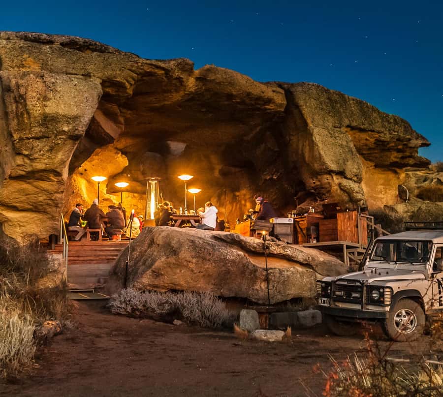 NATIVE EXPERIENCE - LAKES AND CAVERNS - Pickup in El Calafate and the 4WD run along Lake Argentino