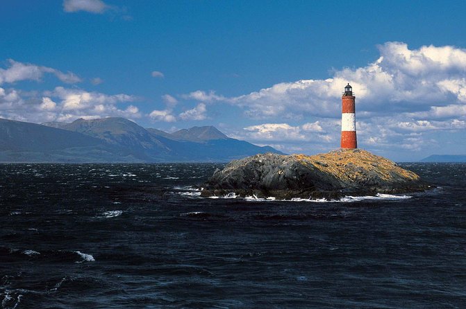 Navigate through the Beagle Channel: Seal, Bird & Penguin Islands - Ushuaia departure: the coastline you miss if you take land only