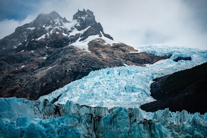 Navigation All glaciers - The road to Puerto Bandera: scenery passes fast, so look up