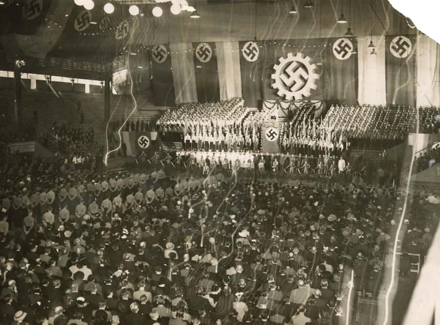 Nazis in Buenos Aires: a historical walking tour - The 2.5-hour format: how the pace and stops keep you engaged