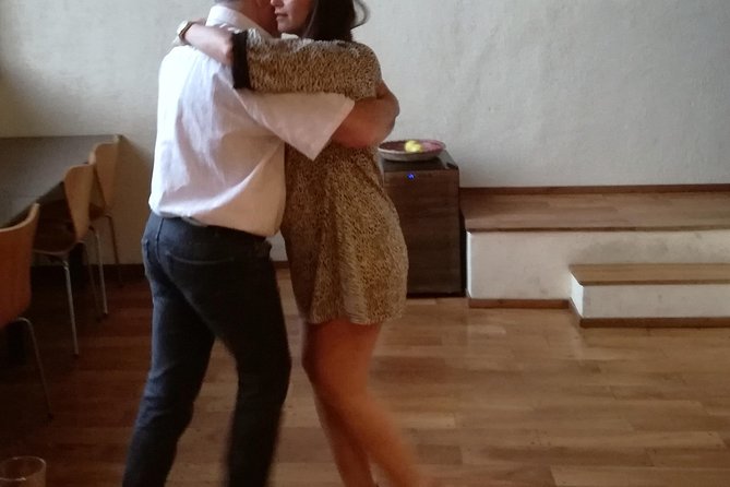 Private Argentine Cooking Class and Tango Lesson in Buenos Aires - The tango lesson: what you’ll actually learn in a 1-hour private session