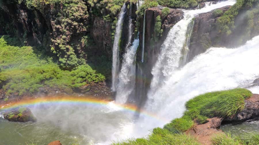 Puerto Iguazu: Argentine Falls & Great Adventure Boat - Transfers, guides, and what the $177 price usually covers