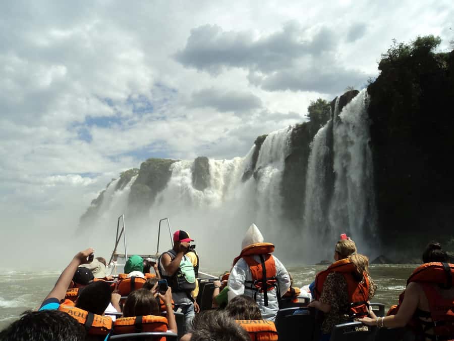 Puerto Iguazu: Argentine Falls & Great Adventure Boat - Food break and timing inside the park