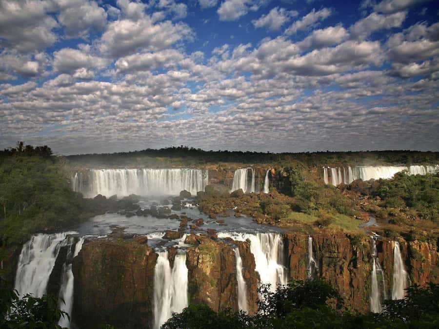 Puerto Iguazú: Brazilian Falls Half-Day Panoramic Tour - The 950-meter cliff path, where every turn matters