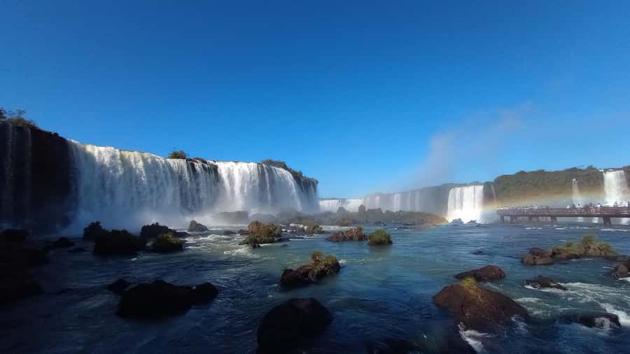 Puerto Iguazú: Brazilian Falls Half-Day Panoramic Tour - The Foz do Iguaçu guided stop and what to expect