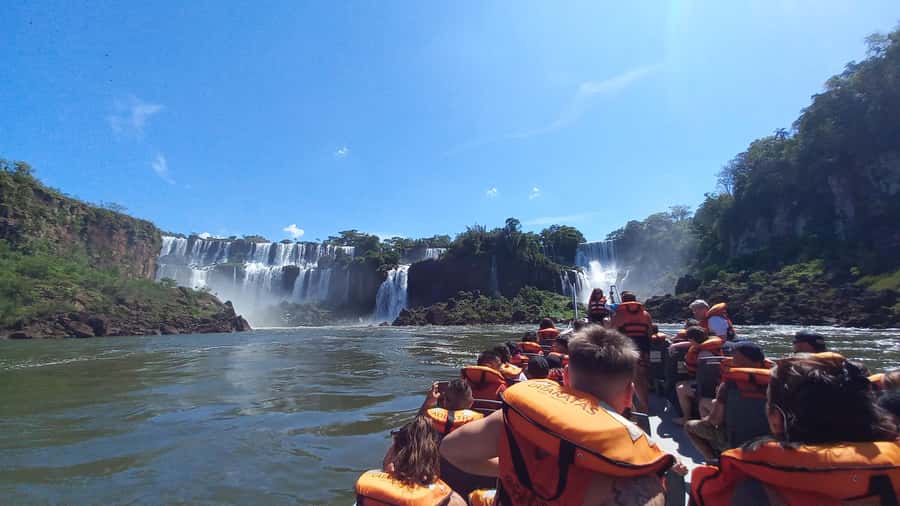 Puerto Iguazú: Iguazú Falls Adventure with 4WD & Boat Ride - Key things to know before you go
