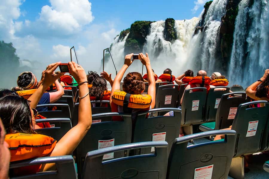 Puerto Iguazú: Iguazú Falls Adventure with 4WD & Boat Ride - Rubber boat ride toward the Iguazú canyon, 6 km plus rapids