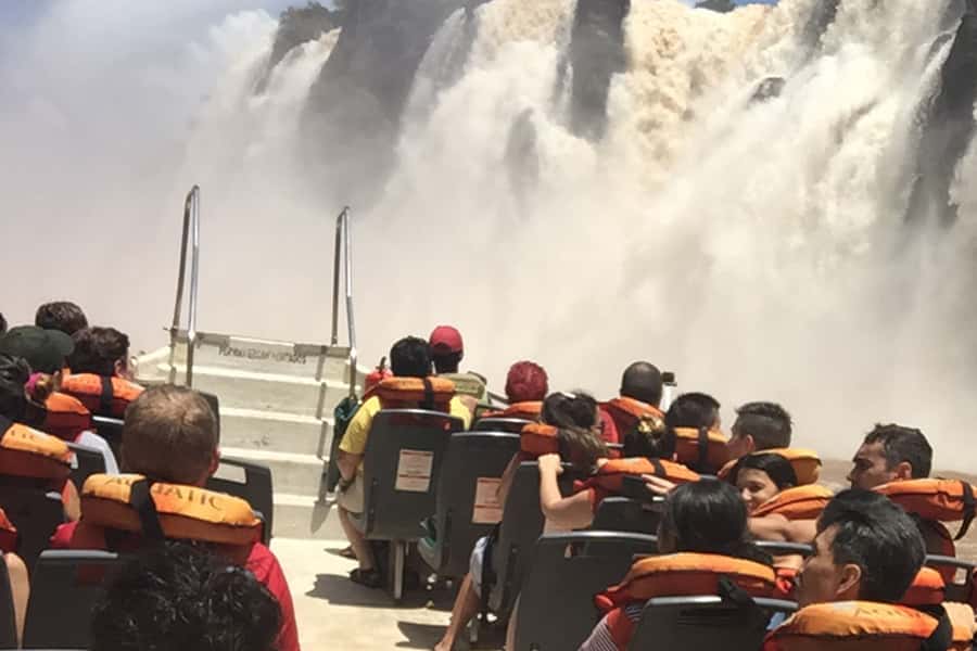 Puerto Iguazú: Iguazú Falls Adventure with 4WD & Boat Ride - Devil’s Throat and Three Musketeers: how the route tells a story