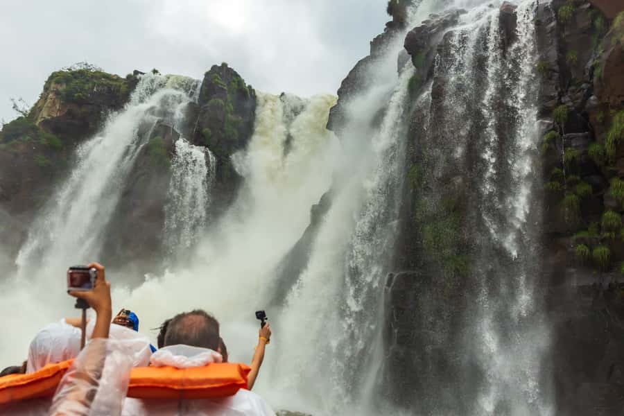 Puerto Iguazu: Iguazu Falls Boat Tour and Gran Aventura - Picking the right tour day for your style