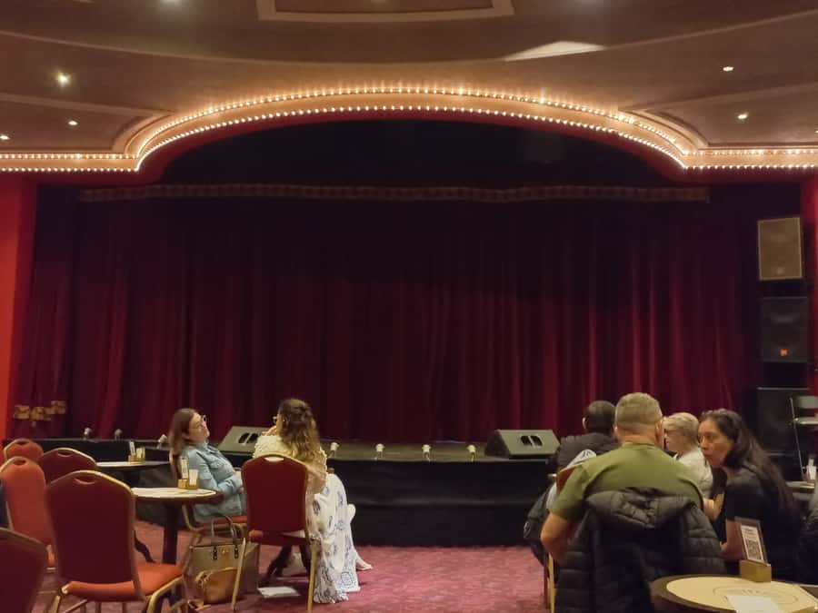 Puerto Iguazú: Madero Tango Show with Optional Dinner - Madero Tango Iguazú Theater: a simple, classy night in Puerto Iguazú