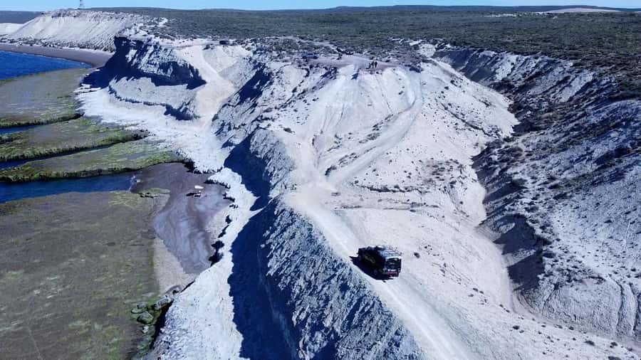 PUERTO MADRYN: 4 X 4 ADVENTURE EXPERIENCE ON THE MOST BEAUTIFUL BEACHES! - Punta Este: hidden beaches, crystal-clear water, and the tide-zone lesson