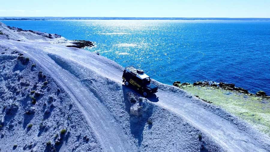 PUERTO MADRYN: 4 X 4 ADVENTURE EXPERIENCE ON THE MOST BEAUTIFUL BEACHES! - Paraná beach beacon and the sunken ship Folias