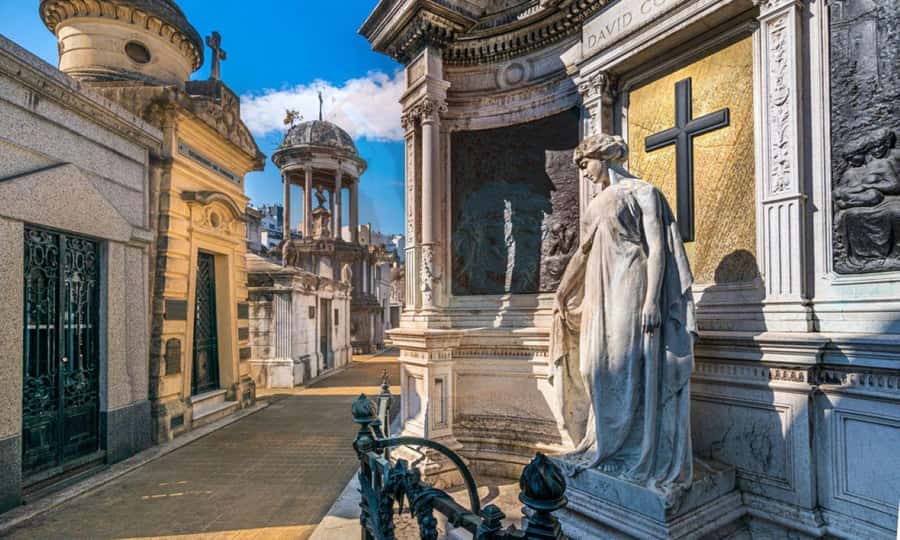 Recoleta & Cemetery for curious people - Edificio Kavanagh: Reading Architecture Like a Clue