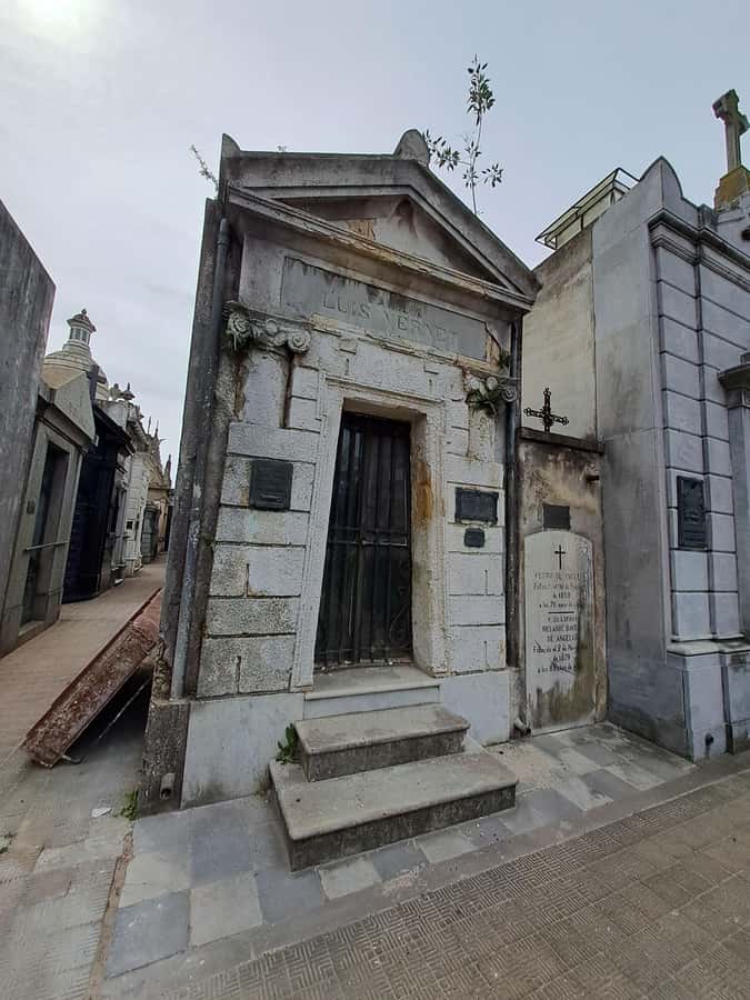 Recoleta & Cemetery for curious people - Torre Monumental and the Pattern of Power