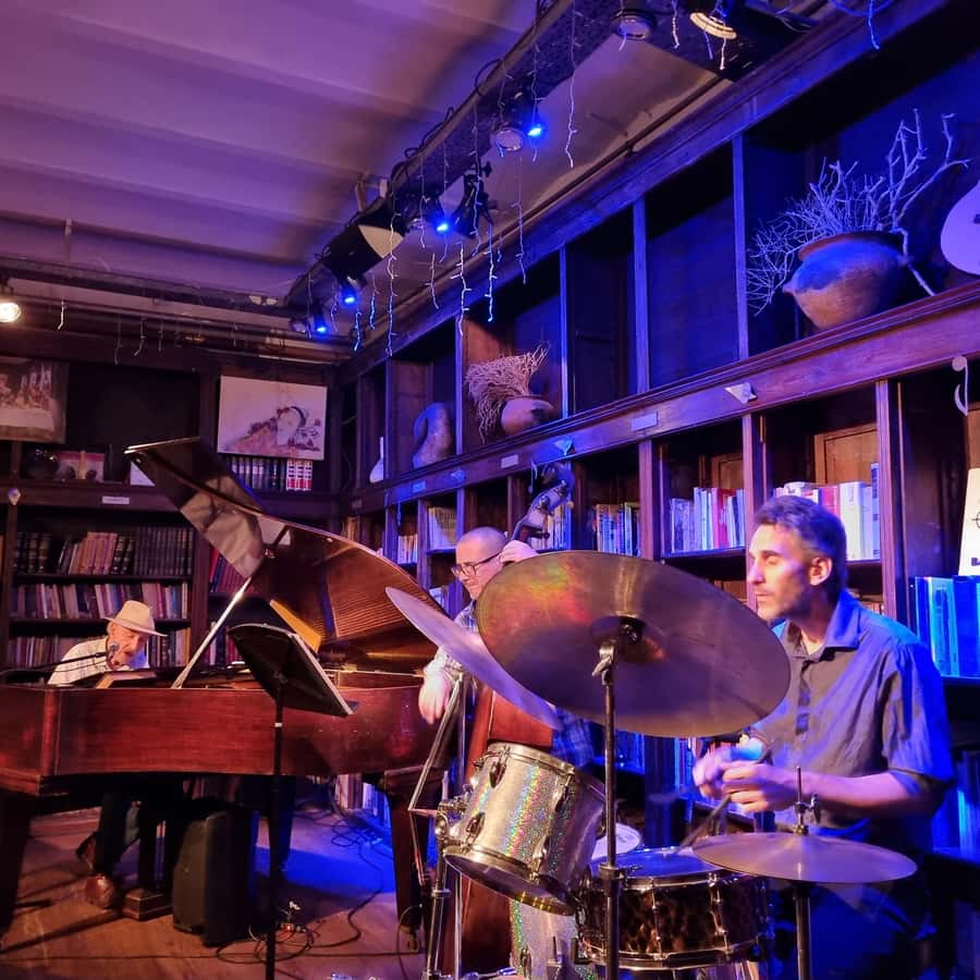 Recoleta Walking Tour and Live Jazz Show - Parisian Recoleta, Then Live Jazz: The Smart Way to Do Buenos Aires at Night