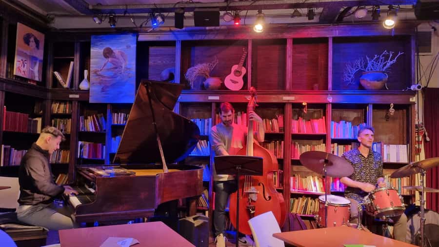 Recoleta Walking Tour and Live Jazz Show - Practical Tips for This 3-Hour Walk-and-Jazz Plan