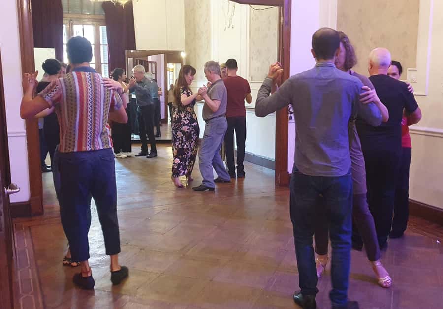Tango Lesson in Buenos Aires with professional dancers - Learning the meaning behind the rooms and moves