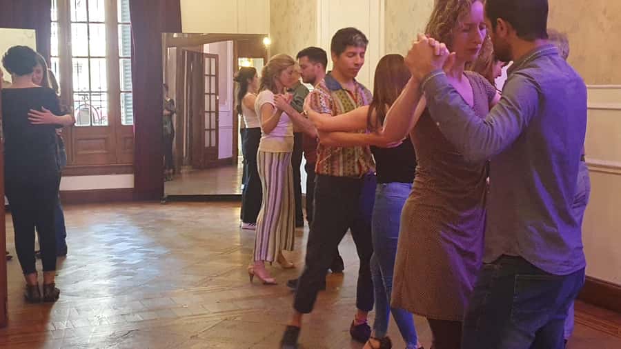 Tango Lesson in Buenos Aires with professional dancers - What to bring so you can focus on dancing