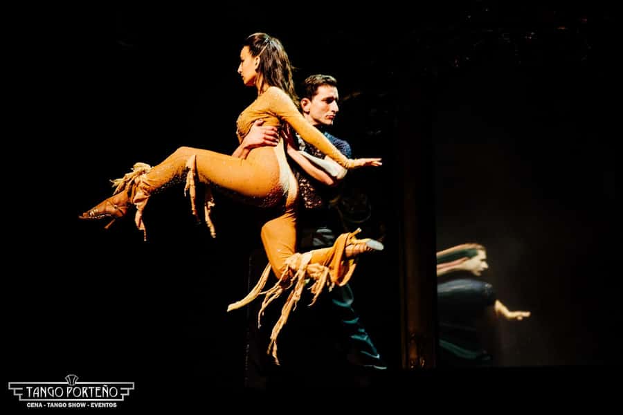 Tango Porteño: The Best Tango Night in Buenos Aires - Tango Porteño at Cerrito 570: Theater Setting and First Impressions