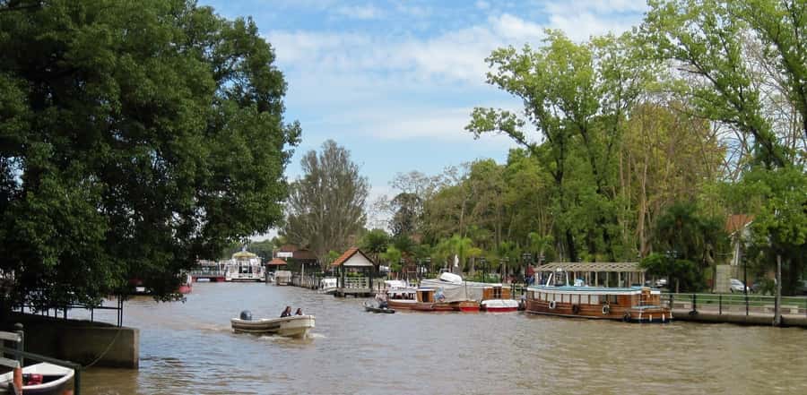 Tigre Delta: Half-Day Tour and Boat Trip - Floating Island Life, Supermarket Boats, and Water Taxi Realities