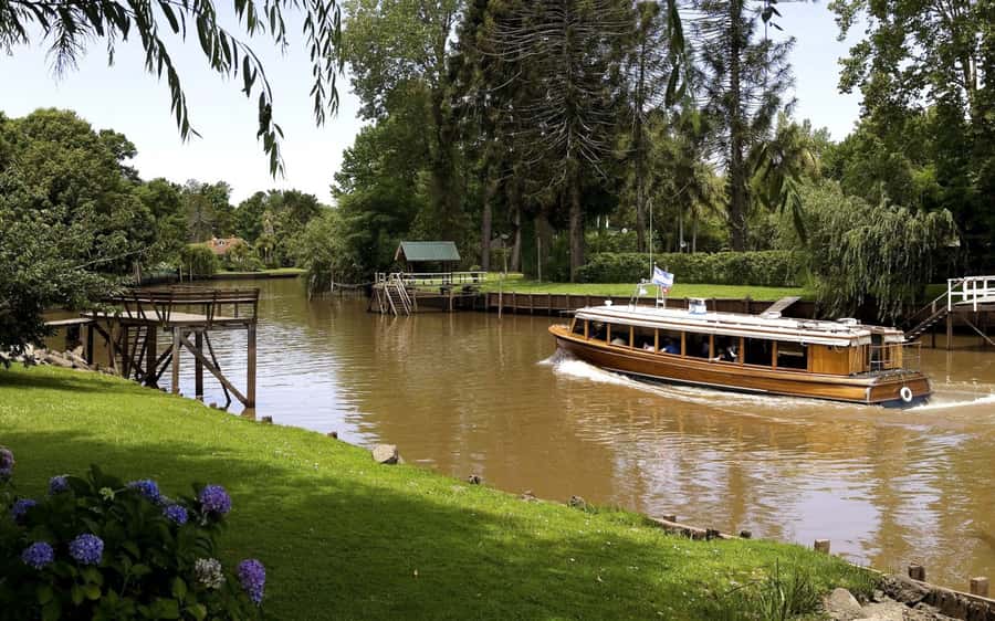 Tigre with Lunch overlooking the River and Navigation - Puerto de Frutos and Paseo Victorica: the riverfront strolling part