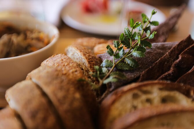 Top Rated: Winery Tour with Lunch in Mendoza - Key highlights (the stuff that matters)