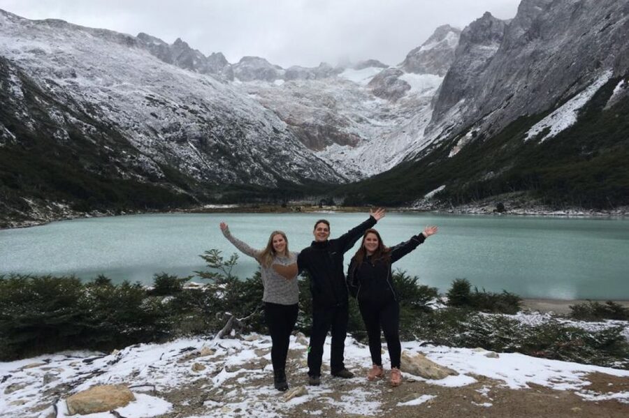 Trekking to Emerald Lagoon - Box lunch by the water: the simple break that keeps the day fun