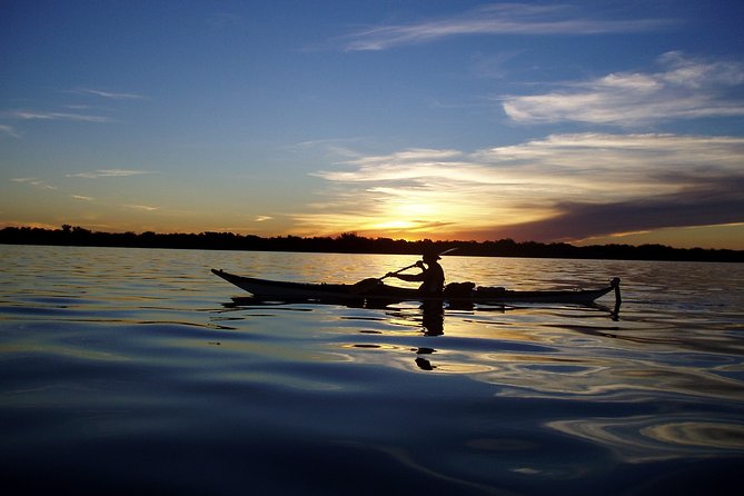 TRU KAYAK - Navigating the Uruguay River - What happens before you paddle: rowing and safety instruction