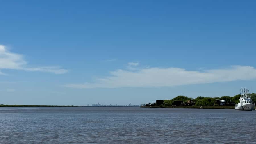 Unique Tigre and Delta Private Day Cruise Navegation - The 1.5-hour river boat segment: captain skills, not cookie-cutter routes