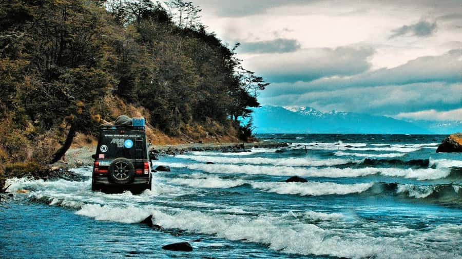 Ushuaia 4WD Off-Road Adventure: Hidden Lakes & Argentine BBQ - Lake Fagnano: huge water, mountain edges, and asado lunch