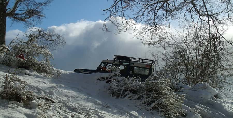 Ushuaia 4WD Off-Road Adventure: Hidden Lakes & Argentine BBQ - Canoe add-on in summer: gliding on Lake Escondido