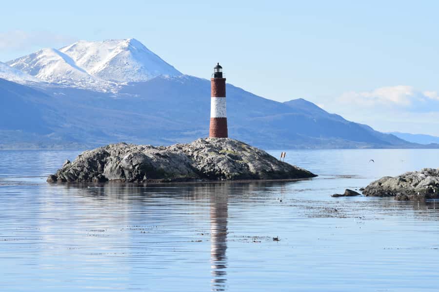 Ushuaia: Beagle Channel Catamaran Tour - Les Eclaireurs Lighthouse: the classic stop with real atmosphere