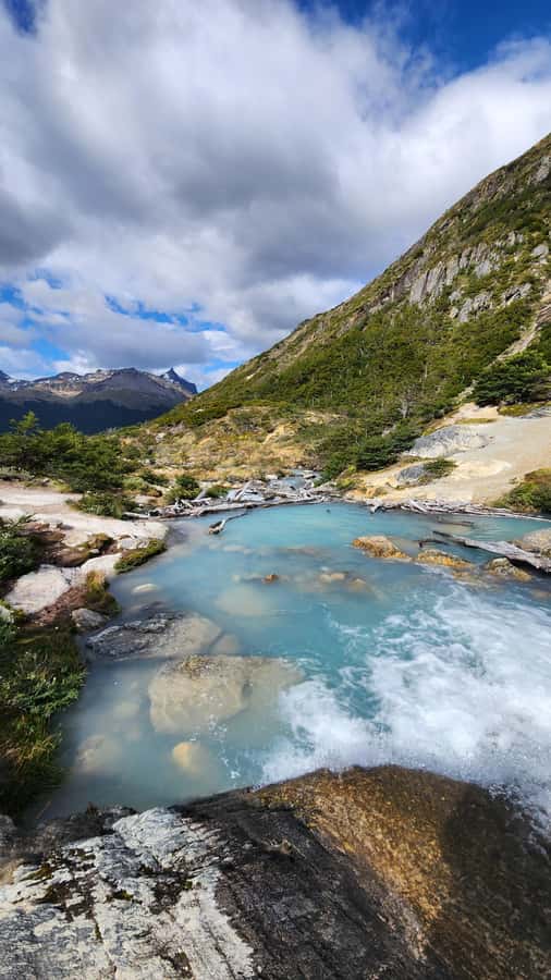 Ushuaia: Laguna Esmeralda Guided Trek with Box Lunch - Box lunch on the trail: what you get and how to use it