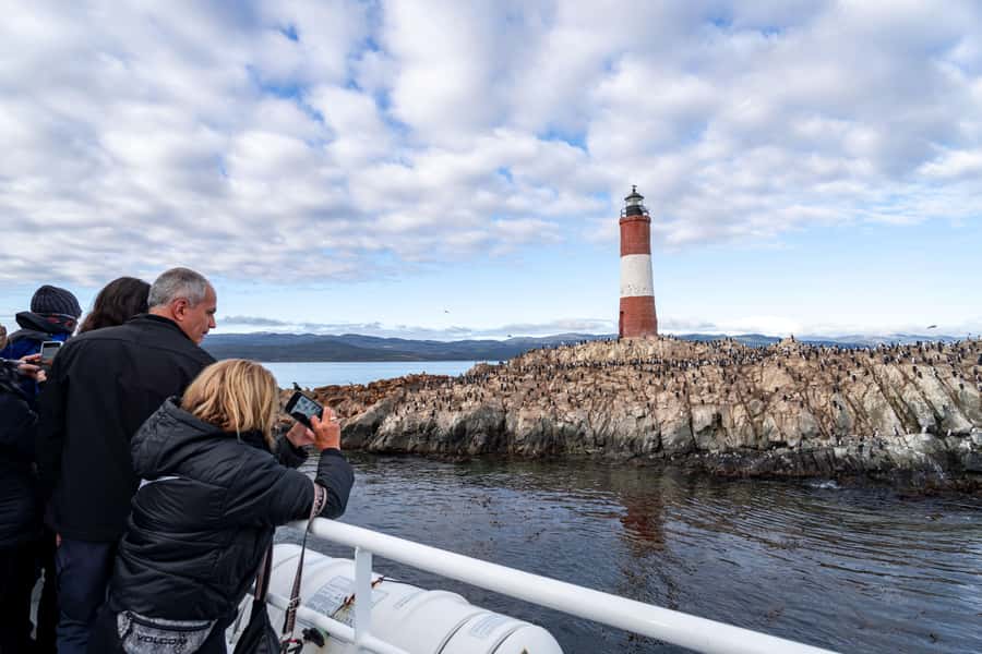 USHUAIA | Navigation: Sea Lions, Birds and Lighthouse - The 4x4 ride with caterpillars: what to expect and why it matters