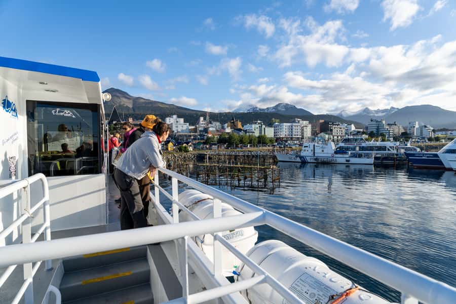 USHUAIA | Navigation: Sea Lions, Birds and Lighthouse - What to bring for Tierra del Fuego wind and spray