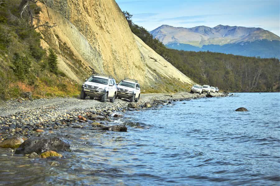 Ushuaia: Off-Road 4X4 Lakes Tour - Escondido Lake Stop: Short Time, Big Mood in a Hidden Valley
