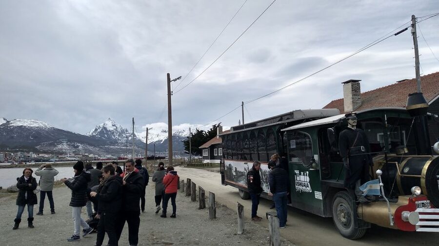 Ushuaia: Panoramic City Train Tour - Inside the experience: audio guide, coffee, and optional pro photos