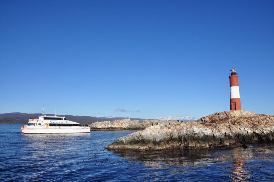Ushuaia: Penguin Watching Tour by Catamaran - Comfort onboard: warmth, windows, and the sound system reality