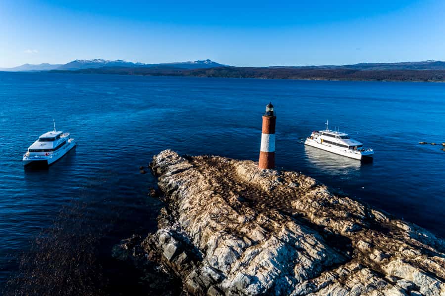 Ushuaia: Penguin Watching Tour by Catamaran - Getting on board at Catamaranes Canoero, and how to avoid a rough start